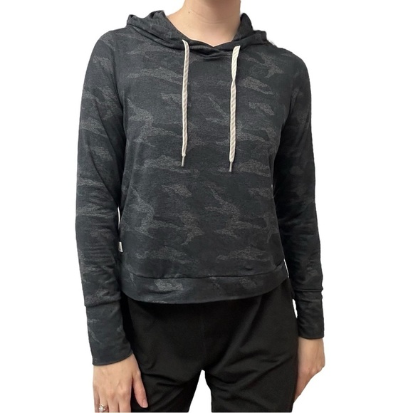 Vuori Tops - Vuori Halo Essential Hoodie Sweatshirt Gray Black Camouflage Size Extra Small